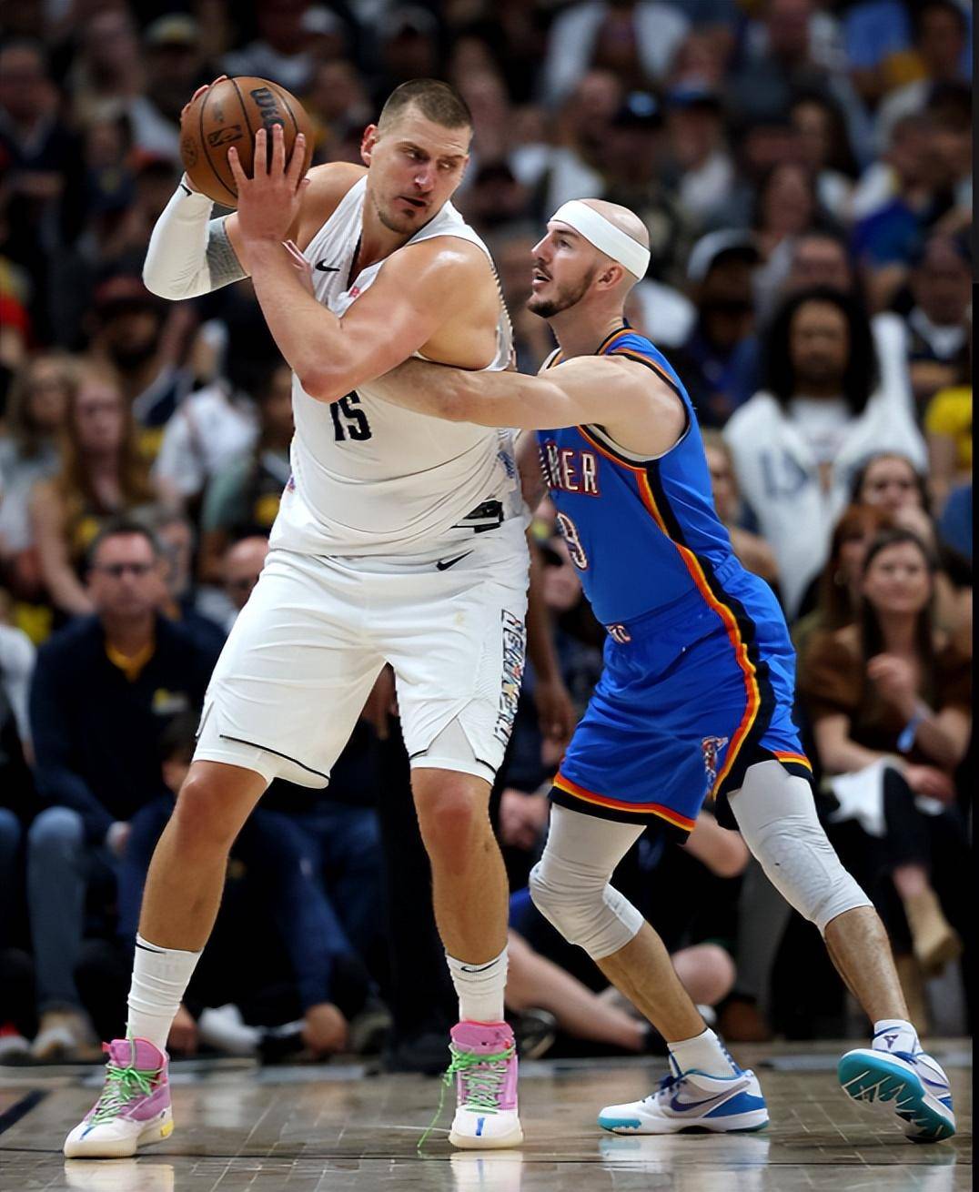 她觉得是时 她觉得是时